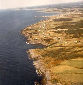 Vue aérienne de la baie Sainte-Marie avec Meteghan à l'avant plan s'en allant vers la Pointe-de-l'Église