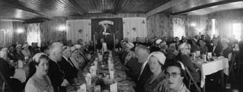 50e anniversaire de prêtrise : un banquet à l'auberge Riverside Inn, La Butte