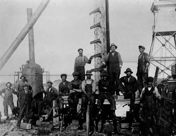 Des travailleurs sur le quai de Meteghan