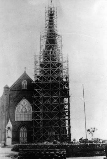 Construction du pic de l'église de Meteghan.